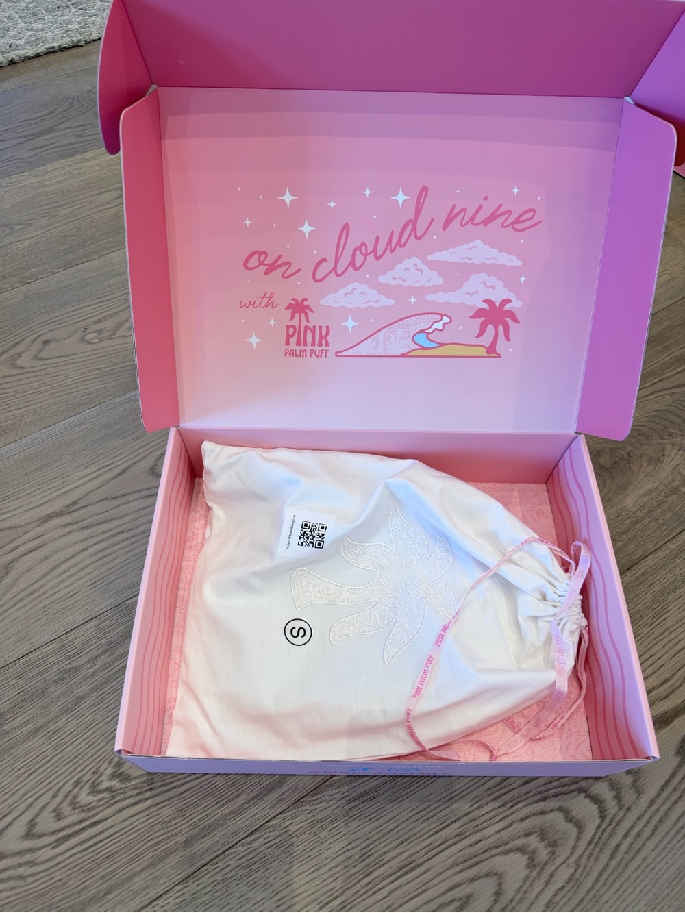 NWT Limited Edition Pink Palm Puff Daydream Foldover Short in Sky Grey - Picture 4 of 7